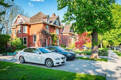 house with multiple cars in the driveway